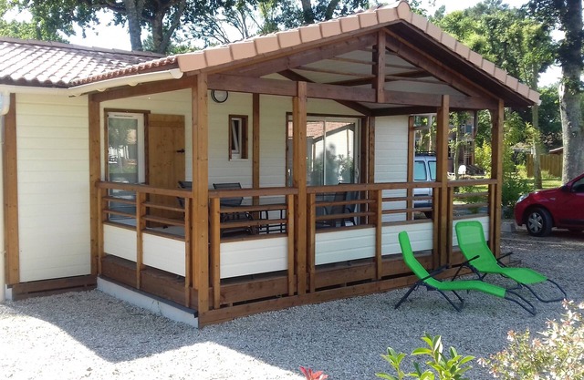 AZUR: Chalet en parque residencial en el corazón de un bosque de pinos, cerca de playas y golf.