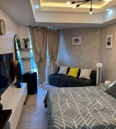Azure Homestay with PS4, near Malls and City View