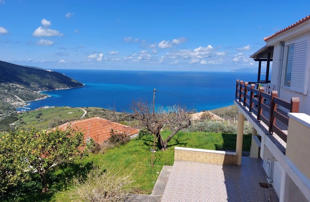 Azure Horizon Apartment - Kefalonia , with Sea View, Balcony & Wi-Fi