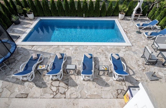 Azzurro I apartment with Swimming pool in Trebinje