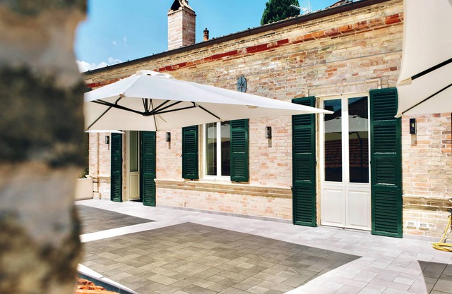 B&B Casa Castelli-Elegant Art Nouveau villa with garden in front of Roman theater