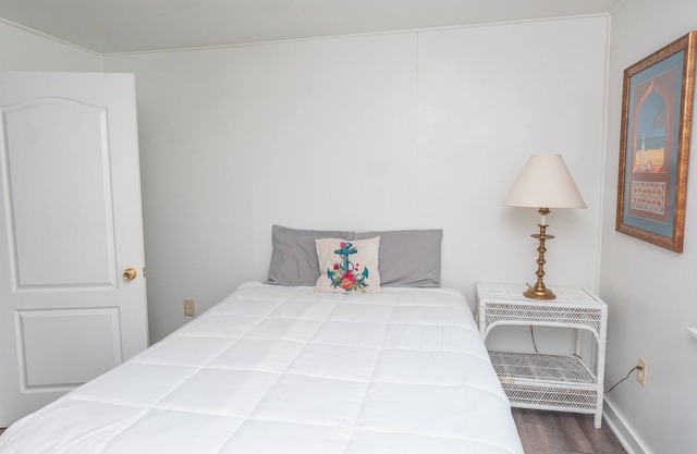 B Bayou Waterfront Cozy Apartment B
