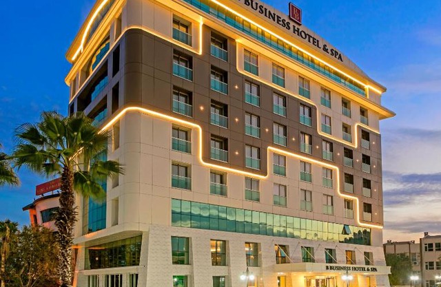 B Business Hotel & Spa