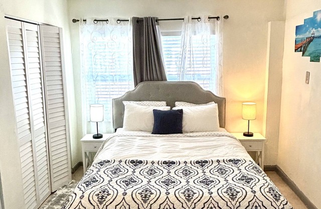 B Casa Azul Minutes from Beach & Mall