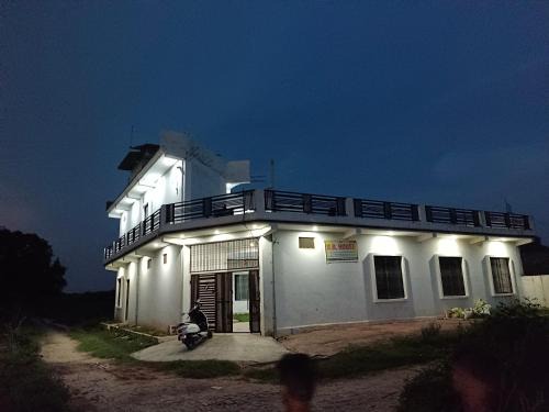B D House