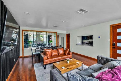 B Houston Resort Style Pool EV Charging