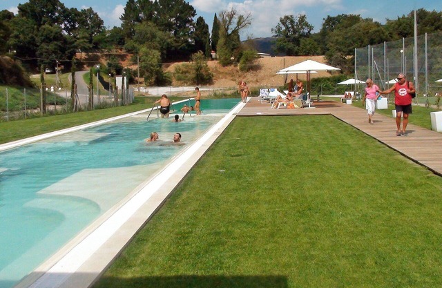 Bonito apartamento para 8 personas con WIFI, piscina, TV, patio, mascotas permitida y aparcamiento