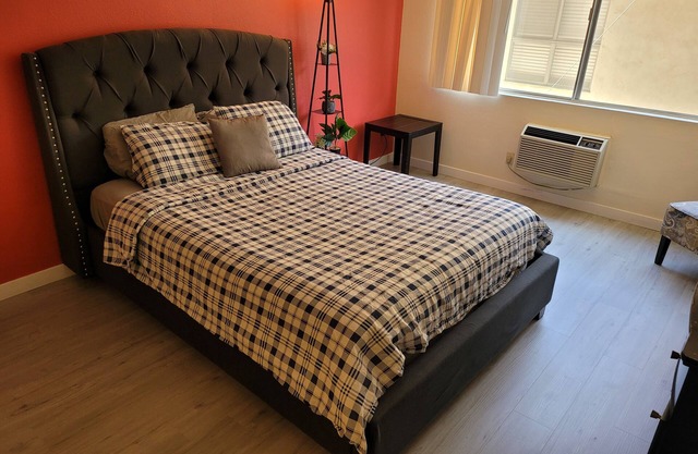 (B14) Comfortable Queen Studio