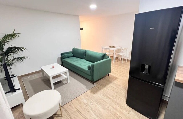 B16 Gare, Paris, Disney by VIlla Dengous