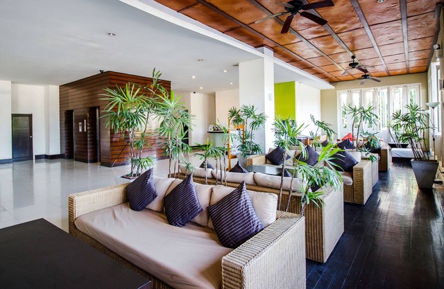 B2 Premier Hotel & Resort