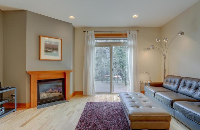 B2 Townhome with BBQ on the Deck