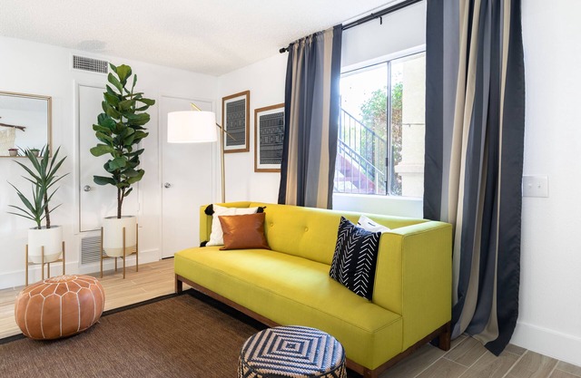 Chez Jardin # 5, Desert Gem, Apartamento recientemente amueblado