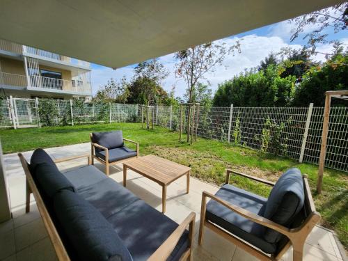 BA Apartment with free garage parking, huge outside area