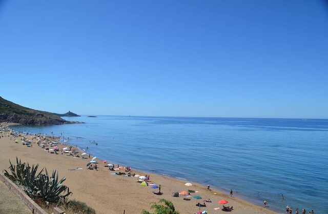 BA1 Nice apartment in a waterfront villa - Private stair to the sandy beach.