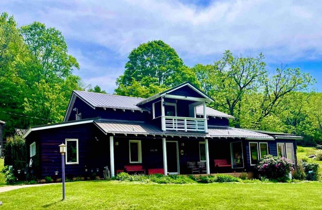 Serene Mountain Retreat Abundant Wildlife 4BR Starlink Internet EV Charger