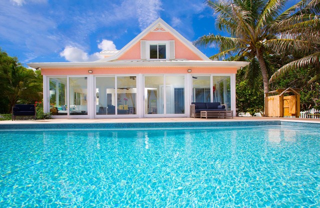 Babylon Reef: Villa recientemente renovada con snorkel en el patio y una piscina azul cristalina