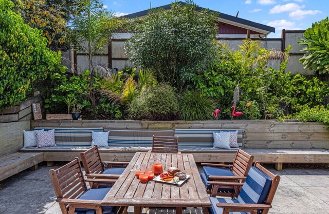 Bach Relax - Mt Maunganui Holiday Home