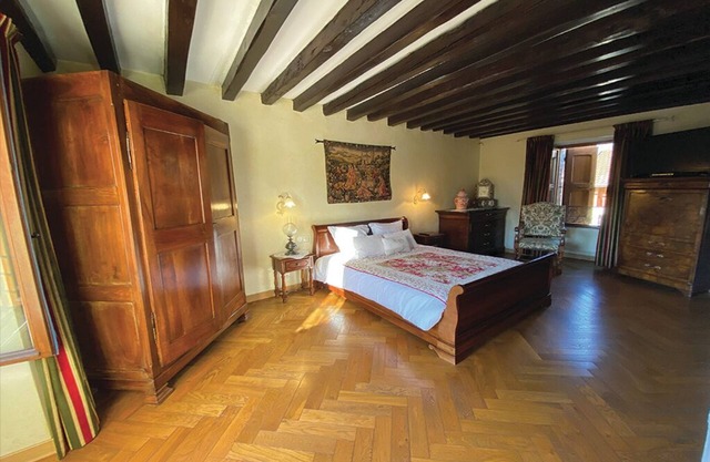 Bach room in house with jacuzzi, swimming pool, terrace and barbecue