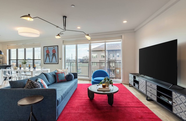 Bachelor Party Pad, 5 Minutes to Broadway + Private Balcony | Last Call