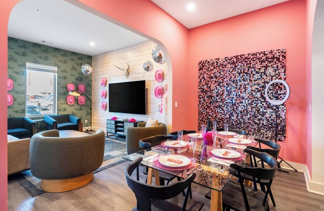 Outrider 1024 by AvantStay | 5 Minutes to Broadway & Downtown Nashville