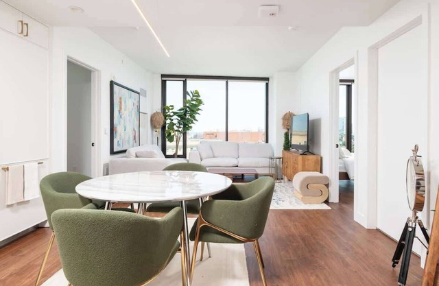 Back-Bay Upscale Central Penthouse W Roof-top