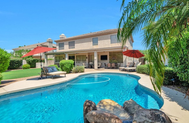 Backyard Oasis w/ Private Heated Pool & TV, Pool Table, Arcade Game, Near Golf, Dining & Mayo Clinic