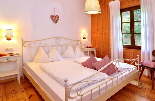 'Bad Burgstall Apartamento Gromml' con vistas a la montaña y piscina compartida