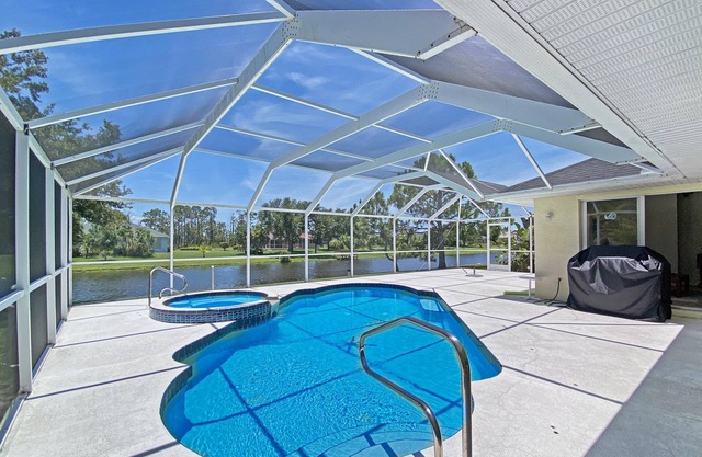 Badger house, full refund*, heated pool, sleeps 6
