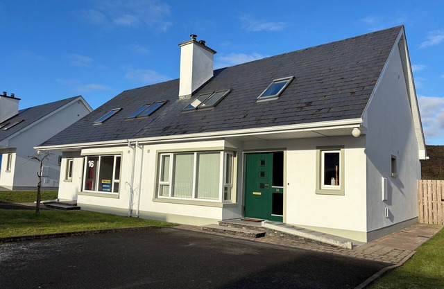 Badger's Rest | Cosy & Charming | Garden | Walk to Donegal Town
