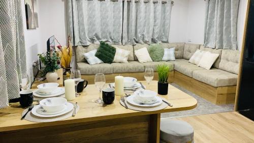 BAF Luxury Stays - Billing Aquadrome - Sleeps 8