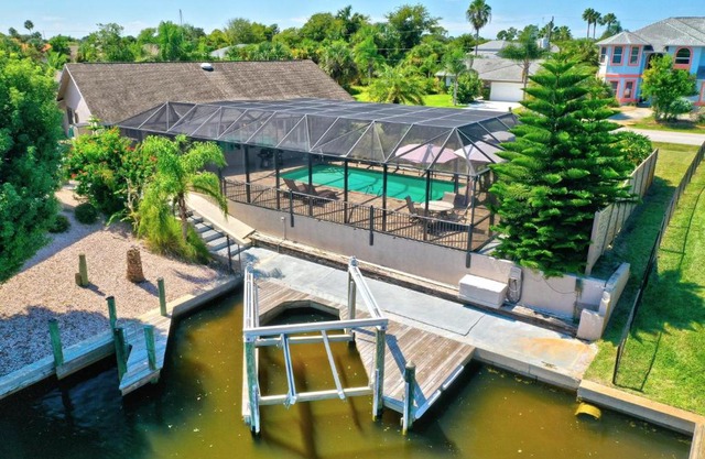 Bahama Haven Saltwater Canal Pool Home w dock and boat lift