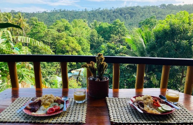 Bahay Luntian Guest House