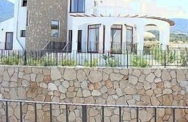 Bahceli Luxury Sea Front Villa with Private Pool, Sea and Mountain Views, Fr