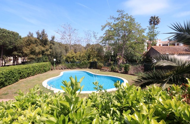BAHIA 2-Apartment 6 pax with communal pool E32420