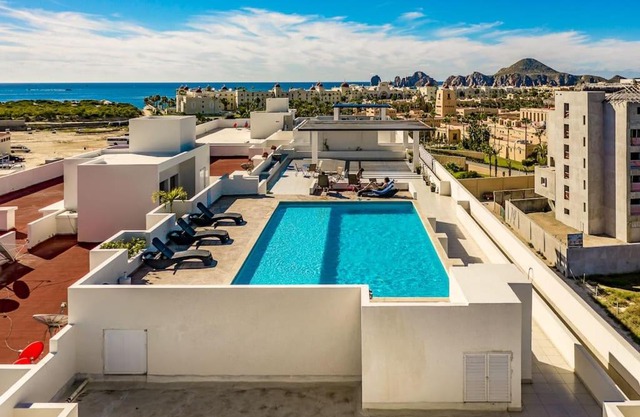 Bahia del tezal 202b: 2BR/2BT Condo, Big pool, 5 minutes walk to Beach!