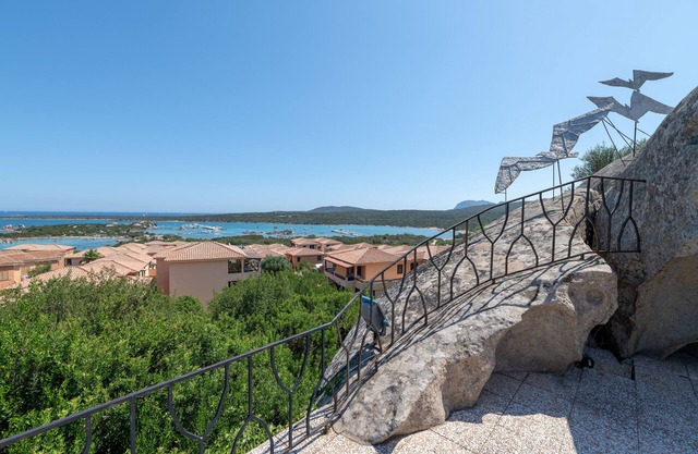 Baia de Bahas Residence