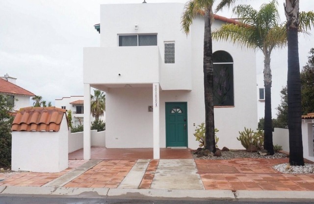 Bajamar home in gated community. Pool available and near the ocean.