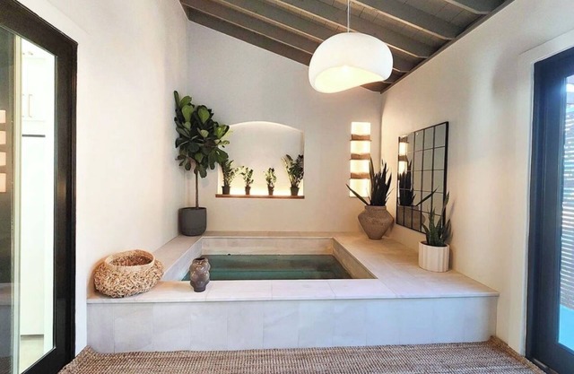 Balance-Hot Tub, Spa, Cabin in Medicine Park, King Beds, Gym, Sauna and WIFI