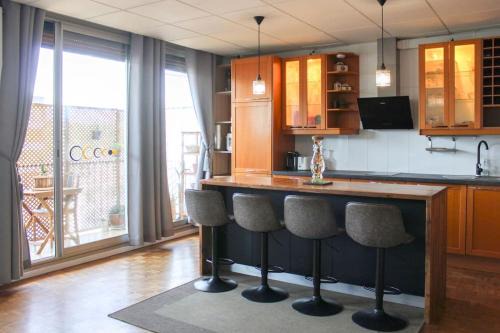 Balcony, 2 Rooms, View of Eiffel Tower, 60m²