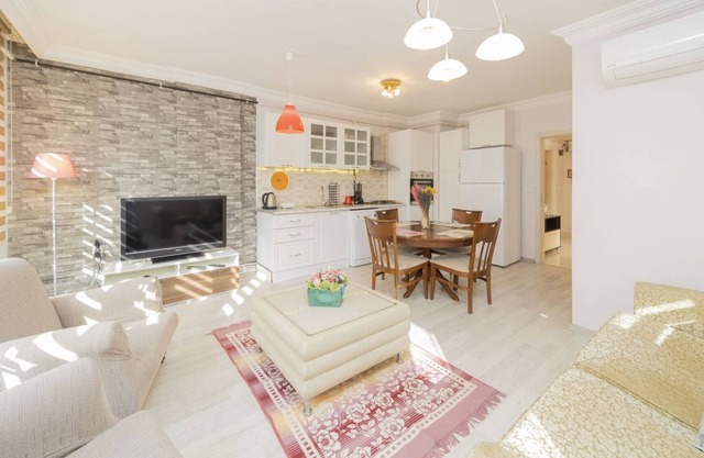 Flat Close to Beach with Balcony in Konyaalti