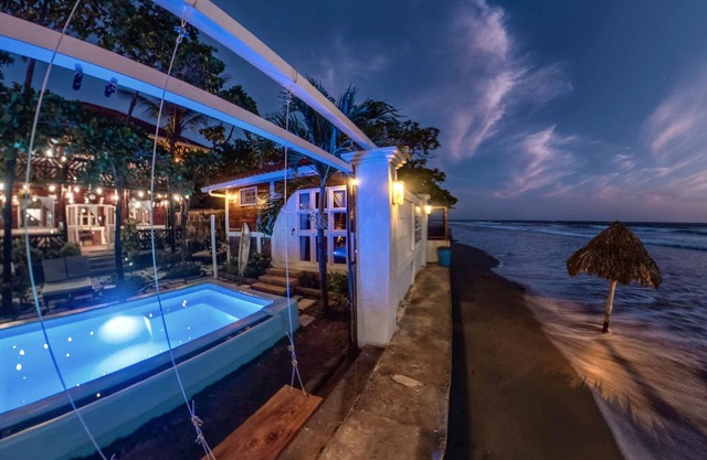Balcony Bedroom Suite w Romantic Sunsets - AC - Pool