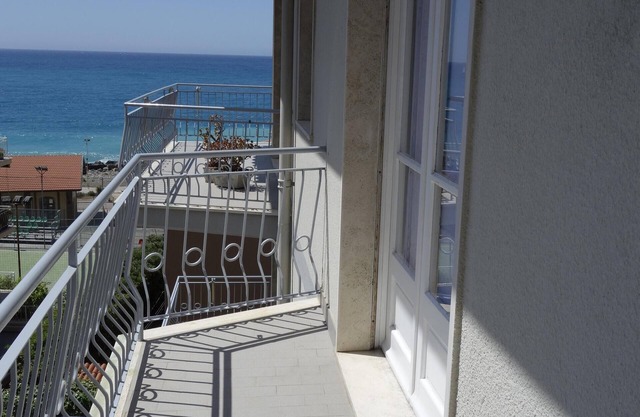 Balcón del Moro, con vistamare. Cerca de playa, bares y tiendas. 5 positiletto.