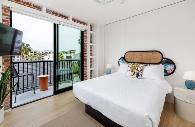 The Brick Boutique Hotel: Balcony Room 303