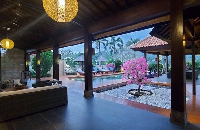 Bale Solah Lombok Holiday Resort
