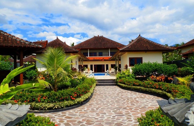 Villa absoluta en primera línea de playa en Bali. Singaraja