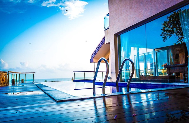 Balinés con vistas al mar Villa con Infinity Pool