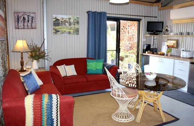 Balingup Rustic Retreat - Marian Ponds..Saltwater swimming pool, great gardens