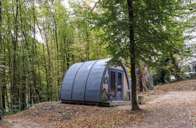 BALLYBEG POD 2, romantic, with hot tub in Tinahely, County Wicklow