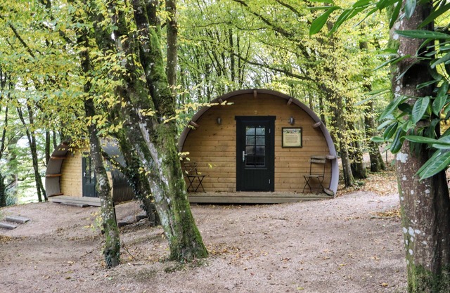 BALLYBEG POD 8, romantic, with hot tub in Tinahely, County Wicklow