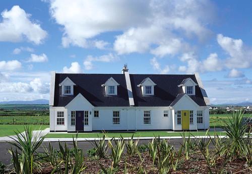 Ballybunion Holiday Cottages No 21 by Trident Holiday Homes
